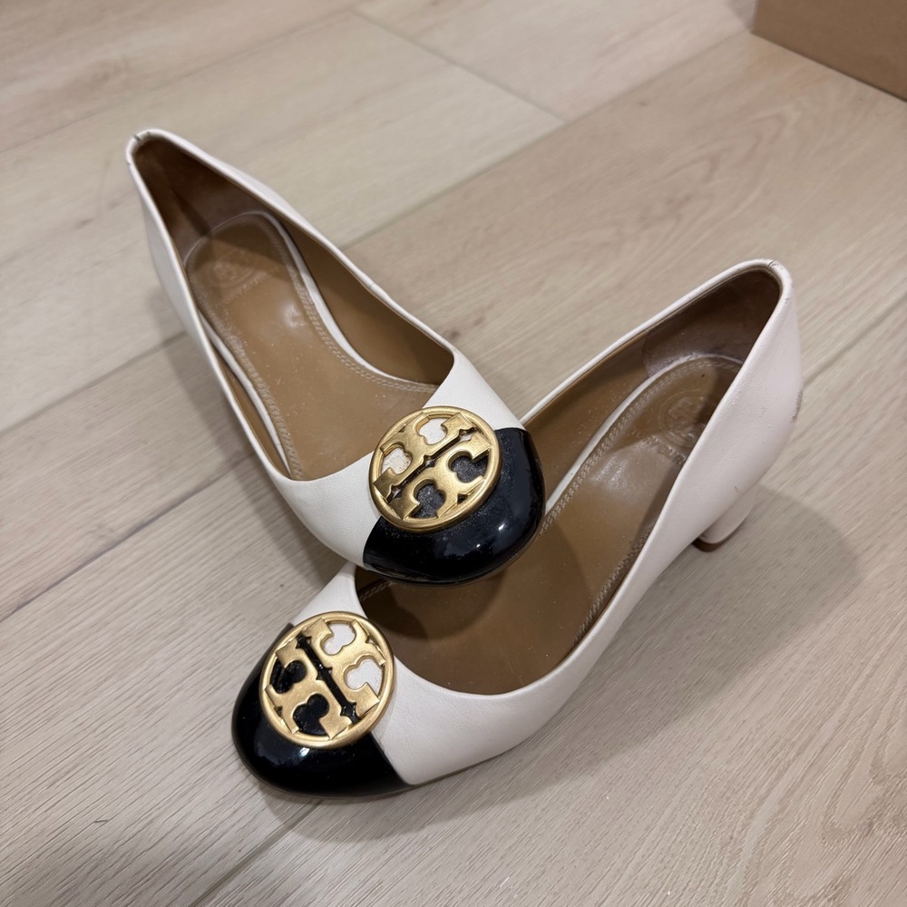 Tory Burch Chelsea Cap Toe Black and Cream Flats with Gold Emblem
